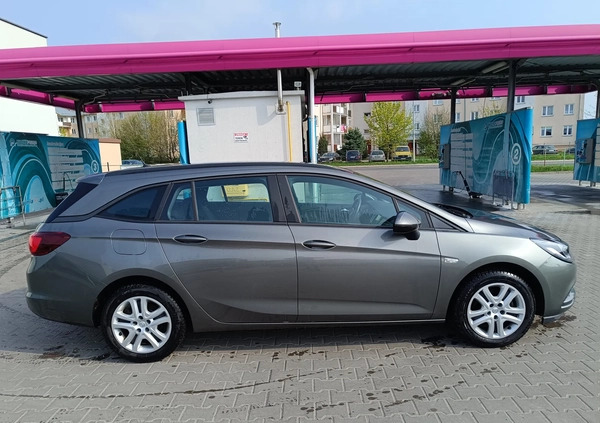 Opel Astra cena 55000 przebieg: 110000, rok produkcji 2019 z Chełm małe 497